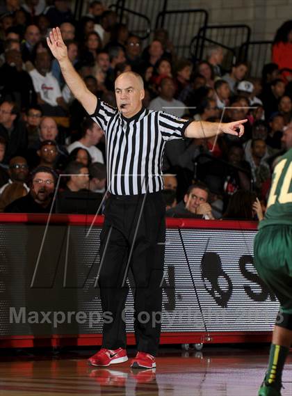 Thumbnail 3 in St. John Bosco vs. Long Beach Poly (Nike Extravaganza) photogallery.