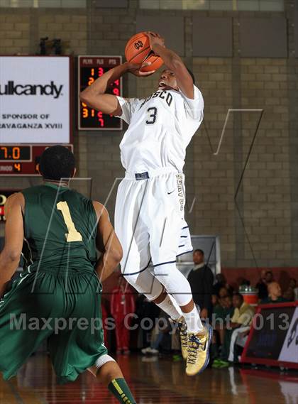 Thumbnail 2 in St. John Bosco vs. Long Beach Poly (Nike Extravaganza) photogallery.
