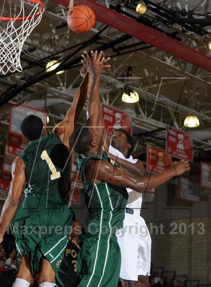 Thumbnail 2 in St. John Bosco vs. Long Beach Poly (Nike Extravaganza) photogallery.