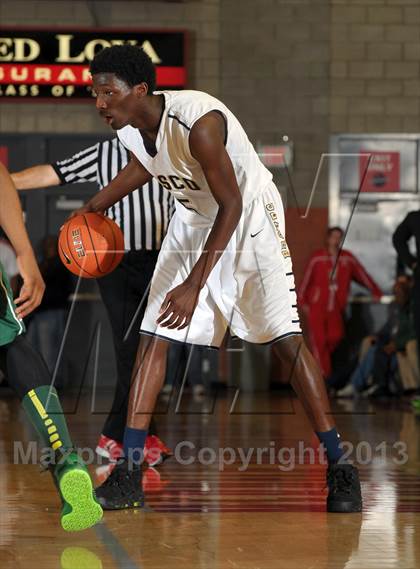 Thumbnail 3 in St. John Bosco vs. Long Beach Poly (Nike Extravaganza) photogallery.