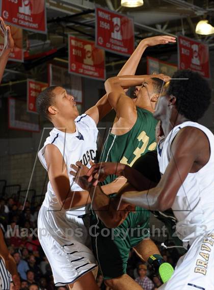 Thumbnail 3 in St. John Bosco vs. Long Beach Poly (Nike Extravaganza) photogallery.