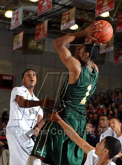 Thumbnail 2 in St. John Bosco vs. Long Beach Poly (Nike Extravaganza) photogallery.