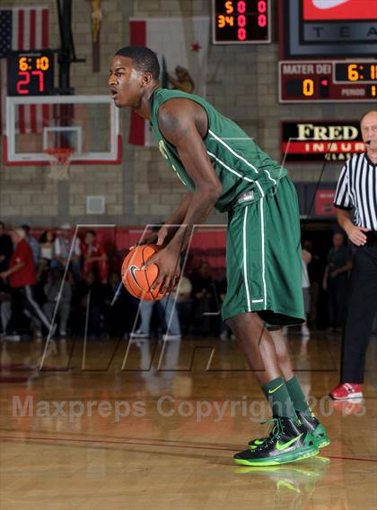 Thumbnail 3 in St. John Bosco vs. Long Beach Poly (Nike Extravaganza) photogallery.