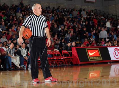 Thumbnail 3 in St. John Bosco vs. Long Beach Poly (Nike Extravaganza) photogallery.