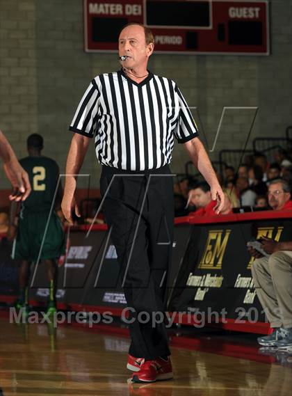 Thumbnail 2 in St. John Bosco vs. Long Beach Poly (Nike Extravaganza) photogallery.