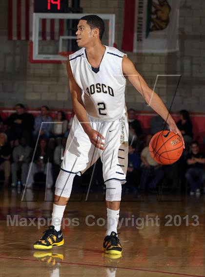 Thumbnail 2 in St. John Bosco vs. Long Beach Poly (Nike Extravaganza) photogallery.