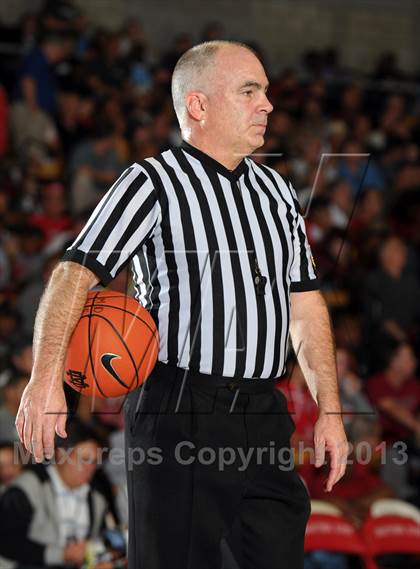 Thumbnail 1 in St. John Bosco vs. Long Beach Poly (Nike Extravaganza) photogallery.