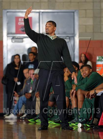 Thumbnail 2 in St. John Bosco vs. Long Beach Poly (Nike Extravaganza) photogallery.