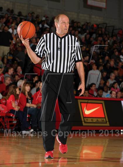 Thumbnail 1 in St. John Bosco vs. Long Beach Poly (Nike Extravaganza) photogallery.