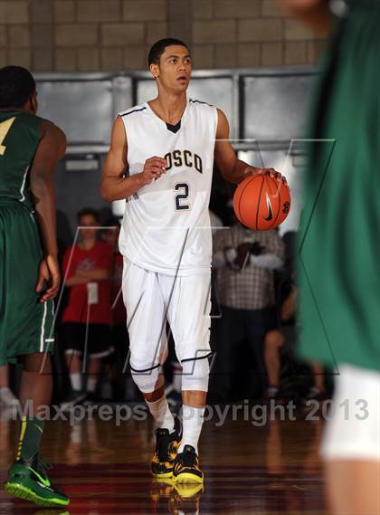 Thumbnail 3 in St. John Bosco vs. Long Beach Poly (Nike Extravaganza) photogallery.