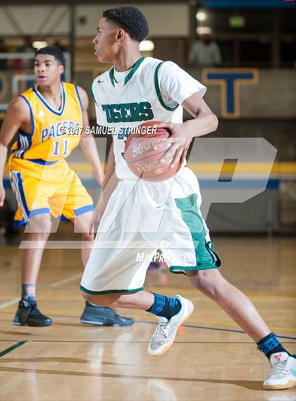 Thumbnail 1 in Grant vs. Fremont (Oakland Legends Classic) photogallery.