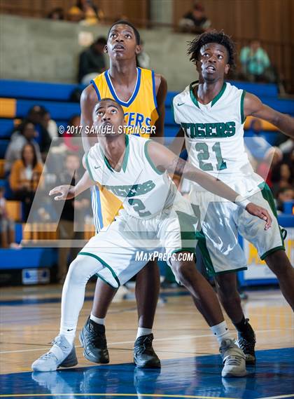 Thumbnail 3 in Grant vs. Fremont (Oakland Legends Classic) photogallery.