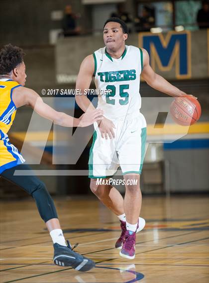 Thumbnail 2 in Grant vs. Fremont (Oakland Legends Classic) photogallery.
