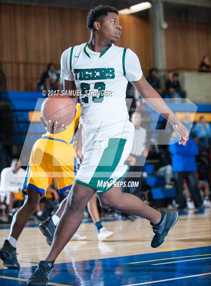 Thumbnail 3 in Grant vs. Fremont (Oakland Legends Classic) photogallery.