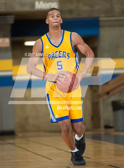 Thumbnail 2 in Grant vs. Fremont (Oakland Legends Classic) photogallery.