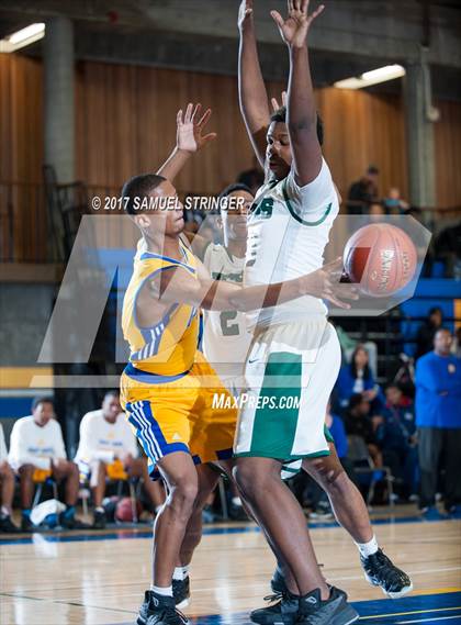 Thumbnail 3 in Grant vs. Fremont (Oakland Legends Classic) photogallery.