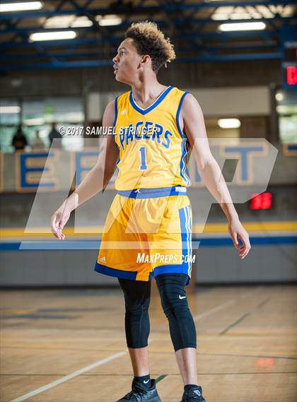 Thumbnail 3 in Grant vs. Fremont (Oakland Legends Classic) photogallery.