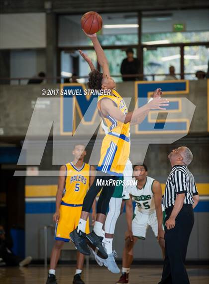 Thumbnail 2 in Grant vs. Fremont (Oakland Legends Classic) photogallery.