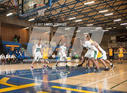 Thumbnail 3 in Grant vs. Fremont (Oakland Legends Classic) photogallery.
