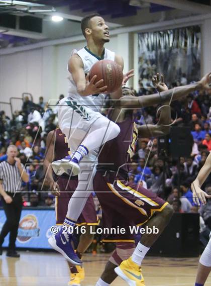 Thumbnail 2 in Brentwood vs Mt. Vernon (SNY Invitational) photogallery.