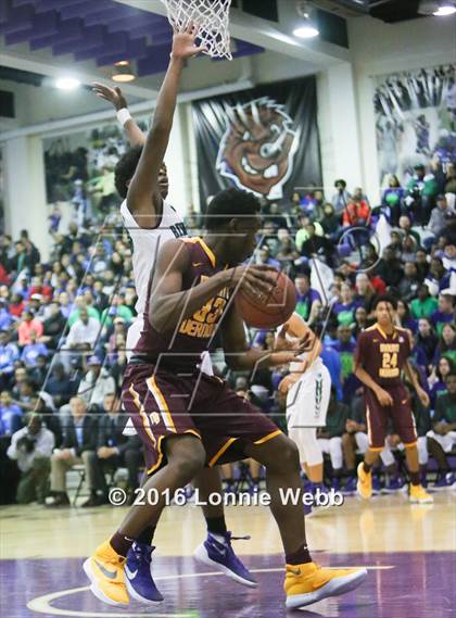 Thumbnail 1 in Brentwood vs Mt. Vernon (SNY Invitational) photogallery.