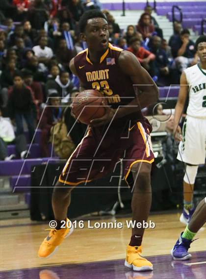 Thumbnail 2 in Brentwood vs Mt. Vernon (SNY Invitational) photogallery.