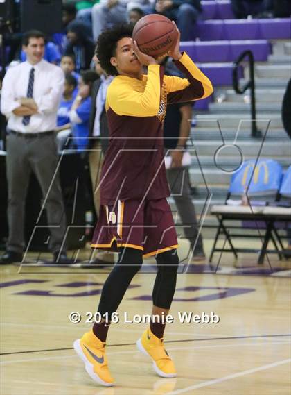 Thumbnail 2 in Brentwood vs Mt. Vernon (SNY Invitational) photogallery.