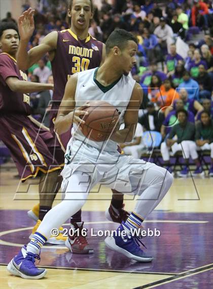 Thumbnail 2 in Brentwood vs Mt. Vernon (SNY Invitational) photogallery.
