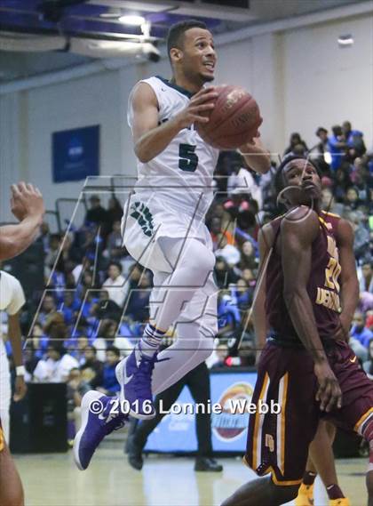 Thumbnail 3 in Brentwood vs Mt. Vernon (SNY Invitational) photogallery.