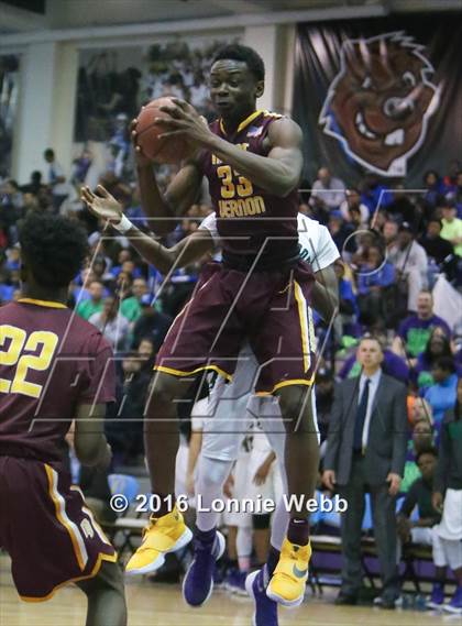 Thumbnail 2 in Brentwood vs Mt. Vernon (SNY Invitational) photogallery.