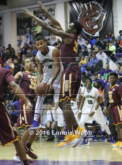 Thumbnail 1 in Brentwood vs Mt. Vernon (SNY Invitational) photogallery.