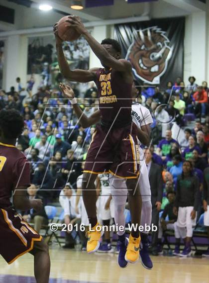 Thumbnail 1 in Brentwood vs Mt. Vernon (SNY Invitational) photogallery.