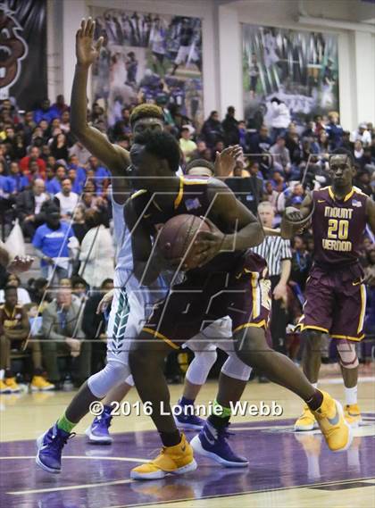 Thumbnail 3 in Brentwood vs Mt. Vernon (SNY Invitational) photogallery.