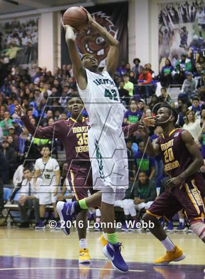 Thumbnail 2 in Brentwood vs Mt. Vernon (SNY Invitational) photogallery.