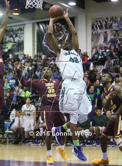 Thumbnail 3 in Brentwood vs Mt. Vernon (SNY Invitational) photogallery.