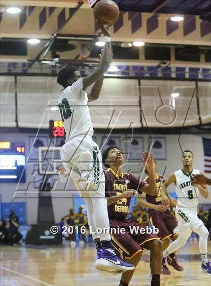 Thumbnail 1 in Brentwood vs Mt. Vernon (SNY Invitational) photogallery.