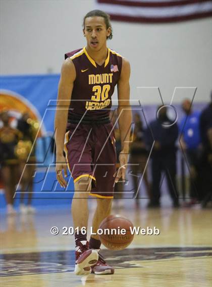 Thumbnail 3 in Brentwood vs Mt. Vernon (SNY Invitational) photogallery.