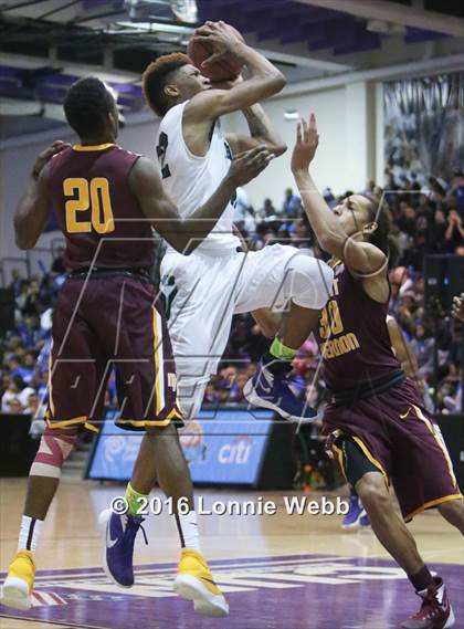 Thumbnail 2 in Brentwood vs Mt. Vernon (SNY Invitational) photogallery.