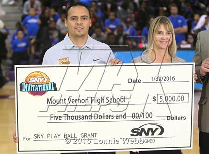 Thumbnail 1 in Brentwood vs Mt. Vernon (SNY Invitational) photogallery.