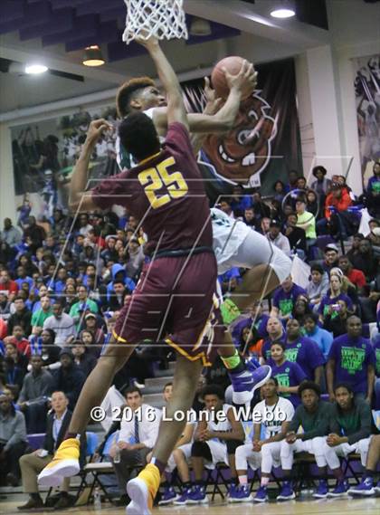 Thumbnail 3 in Brentwood vs Mt. Vernon (SNY Invitational) photogallery.