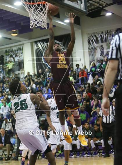 Thumbnail 2 in Brentwood vs Mt. Vernon (SNY Invitational) photogallery.