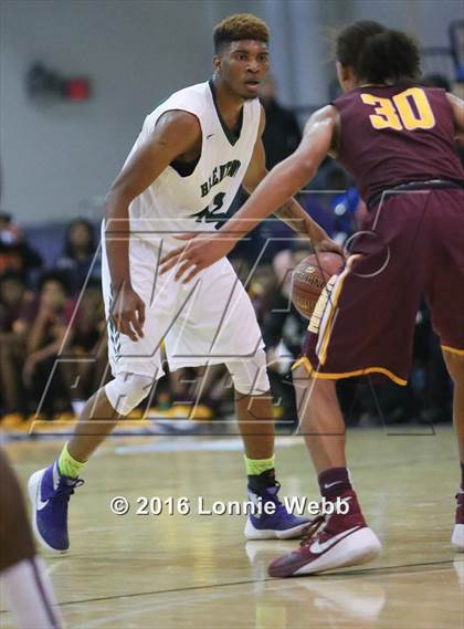 Thumbnail 1 in Brentwood vs Mt. Vernon (SNY Invitational) photogallery.