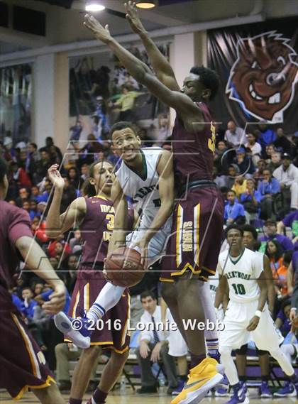 Thumbnail 2 in Brentwood vs Mt. Vernon (SNY Invitational) photogallery.