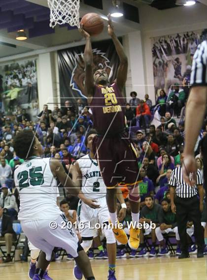 Thumbnail 1 in Brentwood vs Mt. Vernon (SNY Invitational) photogallery.