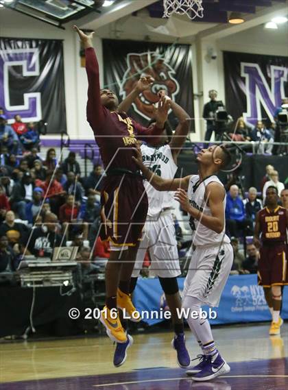 Thumbnail 2 in Brentwood vs Mt. Vernon (SNY Invitational) photogallery.