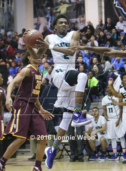 Thumbnail 2 in Brentwood vs Mt. Vernon (SNY Invitational) photogallery.