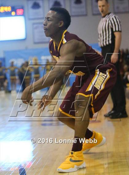 Thumbnail 1 in Brentwood vs Mt. Vernon (SNY Invitational) photogallery.