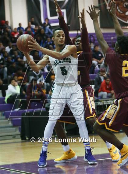 Thumbnail 3 in Brentwood vs Mt. Vernon (SNY Invitational) photogallery.