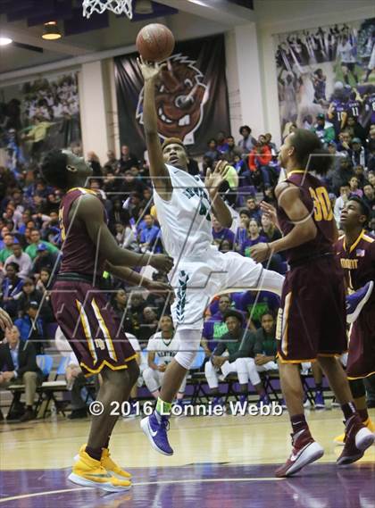 Thumbnail 1 in Brentwood vs Mt. Vernon (SNY Invitational) photogallery.