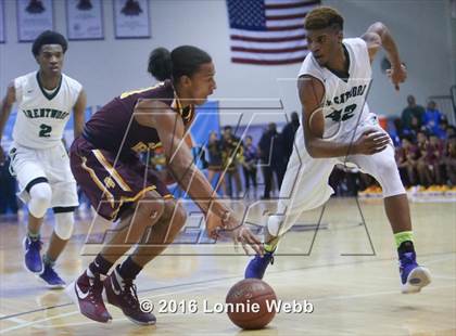 Thumbnail 3 in Brentwood vs Mt. Vernon (SNY Invitational) photogallery.